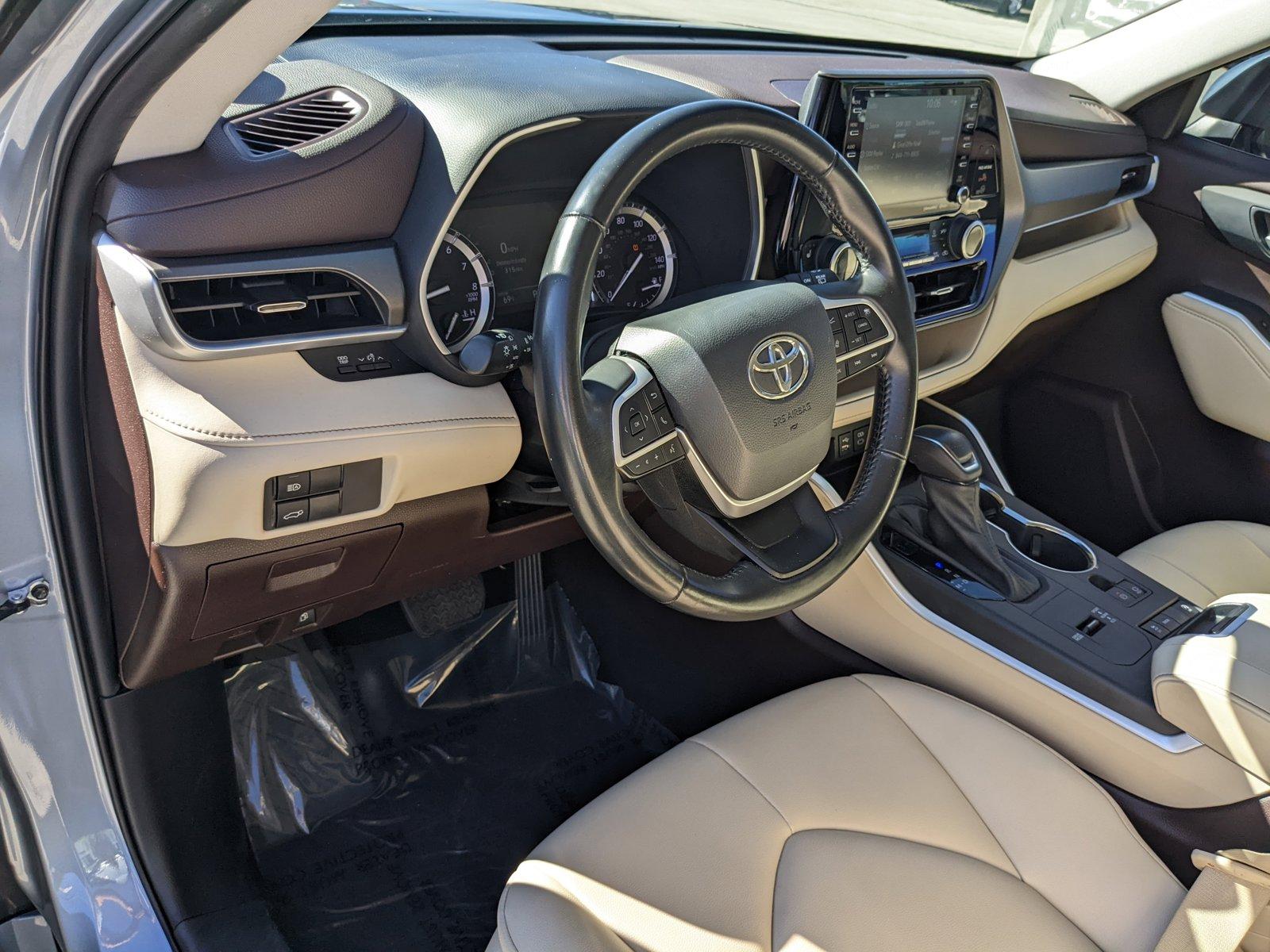 2022 Toyota Highlander Vehicle Photo in Davie, FL 33331