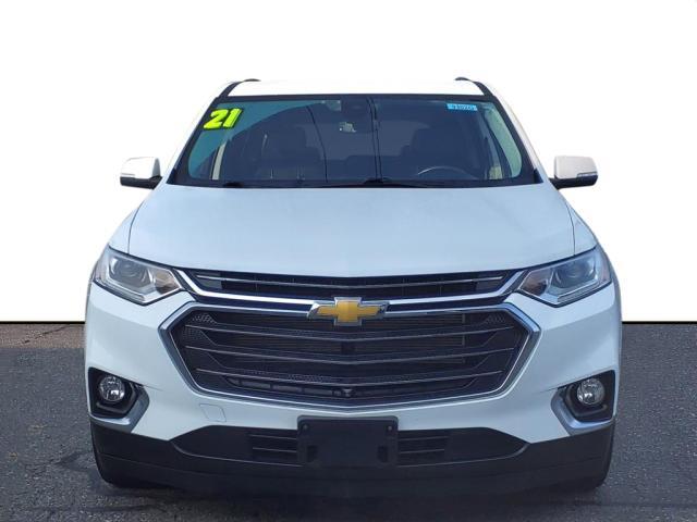 Used 2021 Chevrolet Traverse 3LT with VIN 1GNEVHKW4MJ262702 for sale in Smithtown, NY