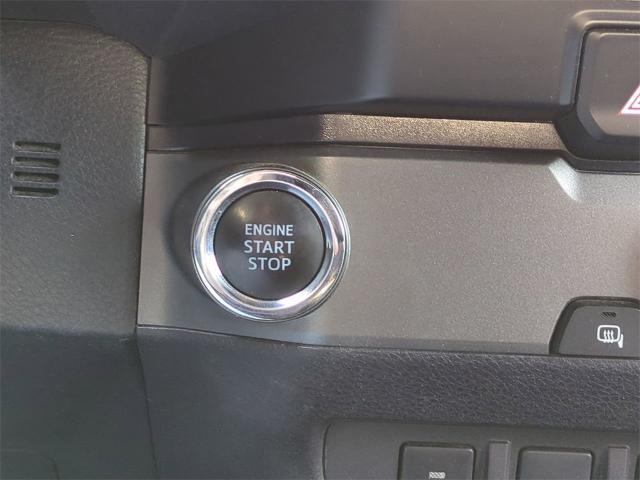 2022 Toyota Tacoma 2WD Vehicle Photo in GOODYEAR, AZ 85338-1310