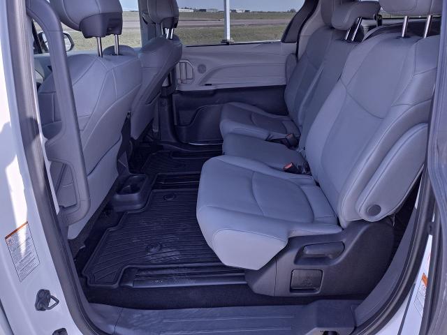 2022 Toyota Sienna Vehicle Photo in NEDERLAND, TX 77627-8017