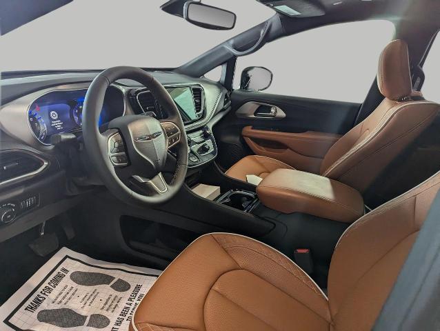 2025 Chrysler Pacifica Vehicle Photo in Oshkosh, WI 54901
