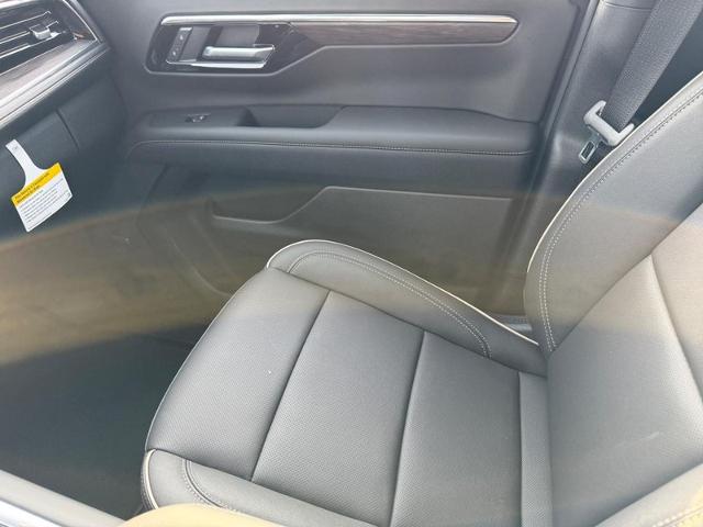 2025 Chevrolet Tahoe Vehicle Photo in COLUMBIA, MO 65203-3903