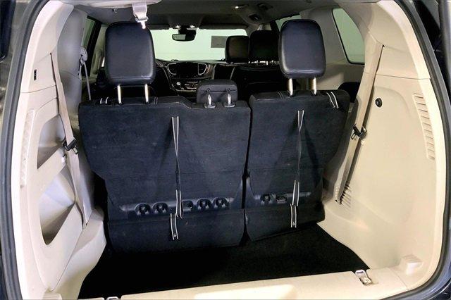 2022 Chrysler Pacifica Vehicle Photo in KANSAS CITY, MO 64114-4502