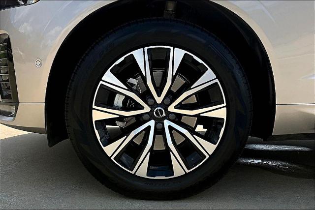 2025 Volvo XC60 Vehicle Photo in Houston, TX 77007