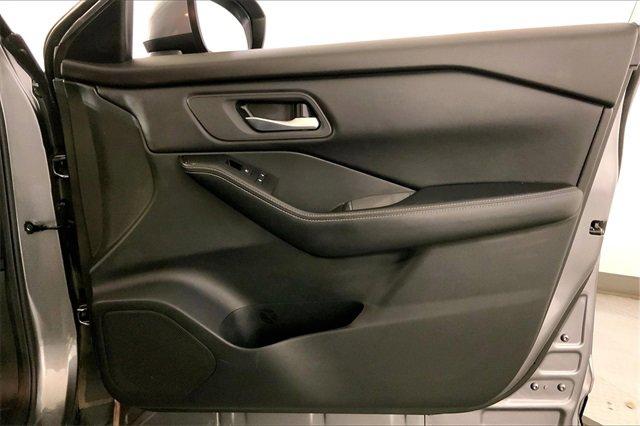 2024 Nissan Rogue Vehicle Photo in KANSAS CITY, MO 64114-4502