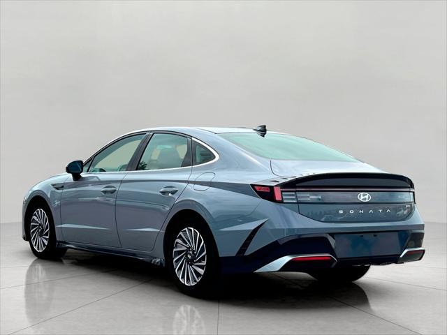 2025 Hyundai SONATA Hybrid Vehicle Photo in Green Bay, WI 54304