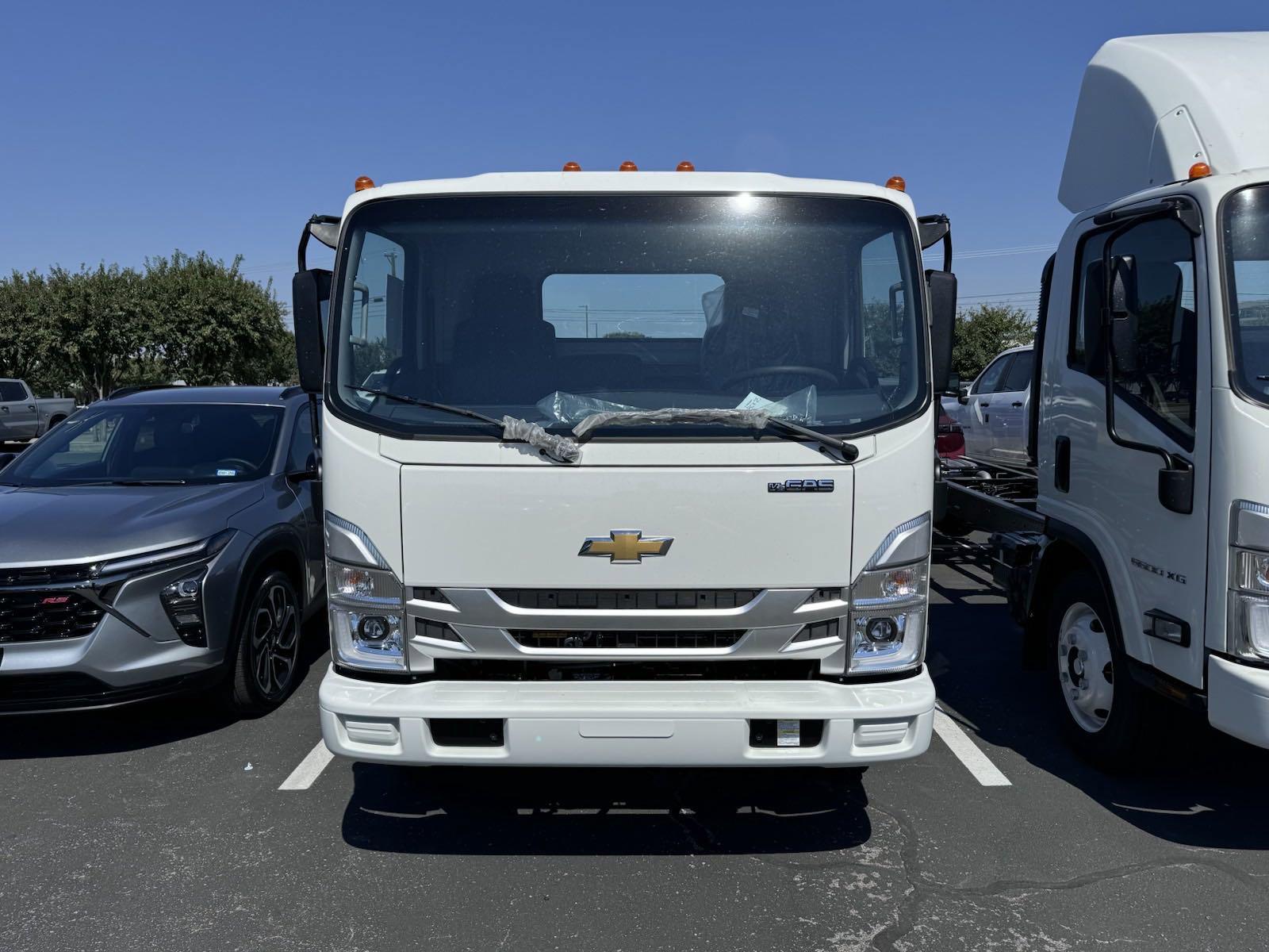 2025 Chevrolet Low Cab Forward 5500 XG Vehicle Photo in GEORGETOWN, TX 78626-7508