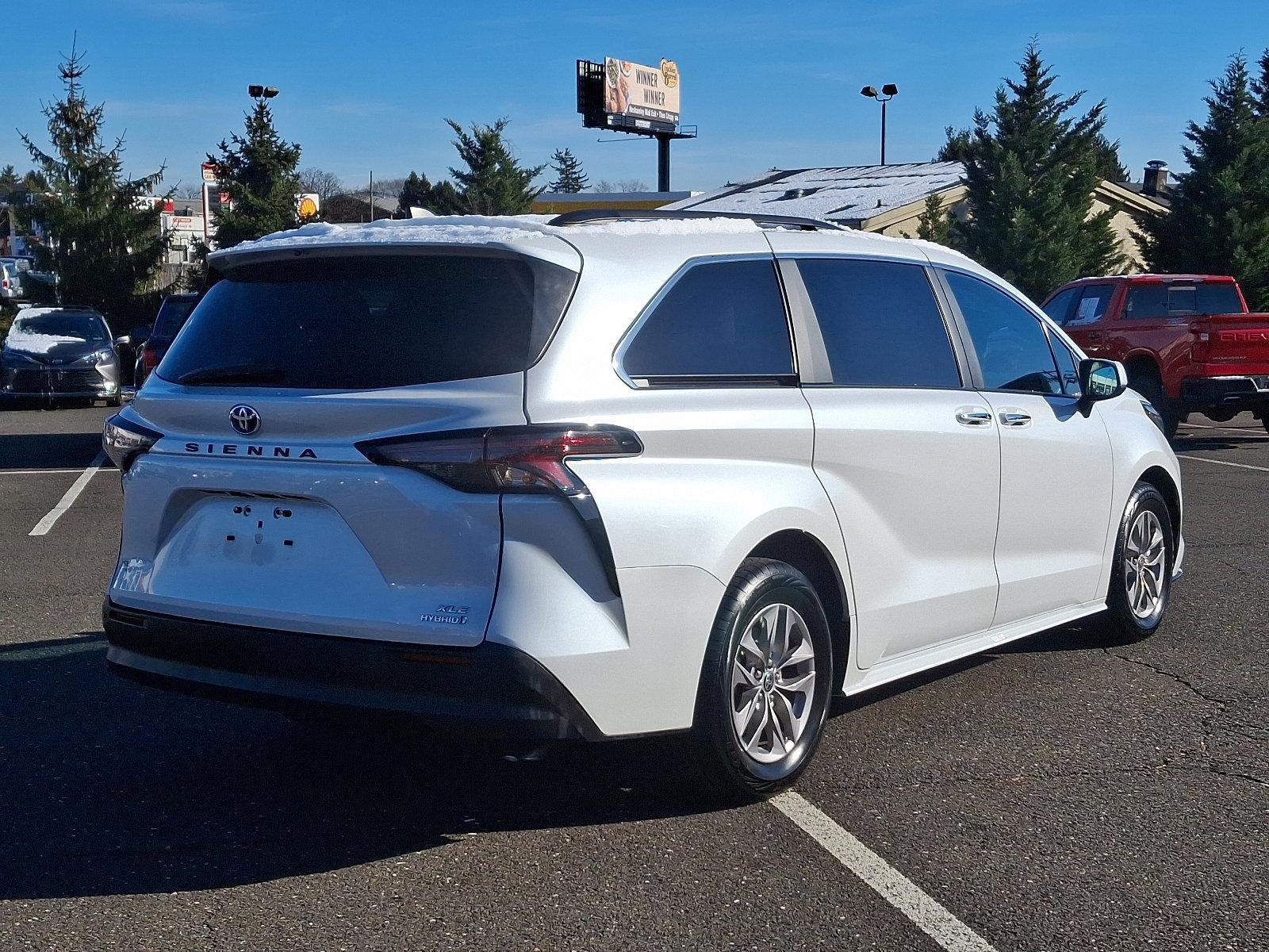 2023 Toyota Sienna Vehicle Photo in Trevose, PA 19053