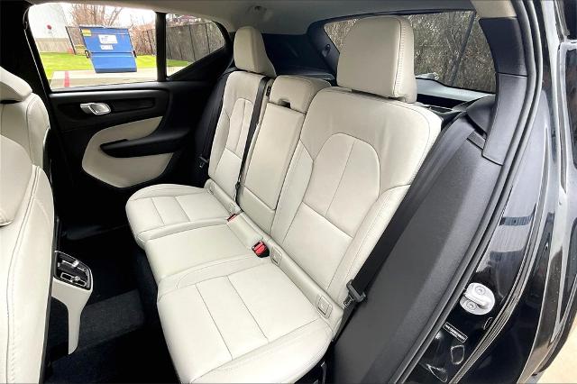 2025 Volvo XC40 Vehicle Photo in Houston, TX 77007