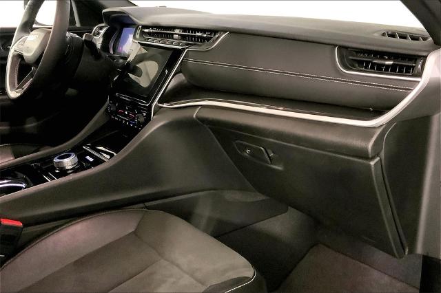2023 Jeep Grand Cherokee L Vehicle Photo in Lees Summit, MO 64086