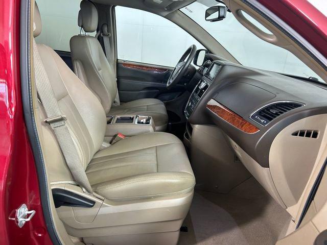2016 Chrysler Town & Country Vehicle Photo in MEDINA, OH 44256-9631