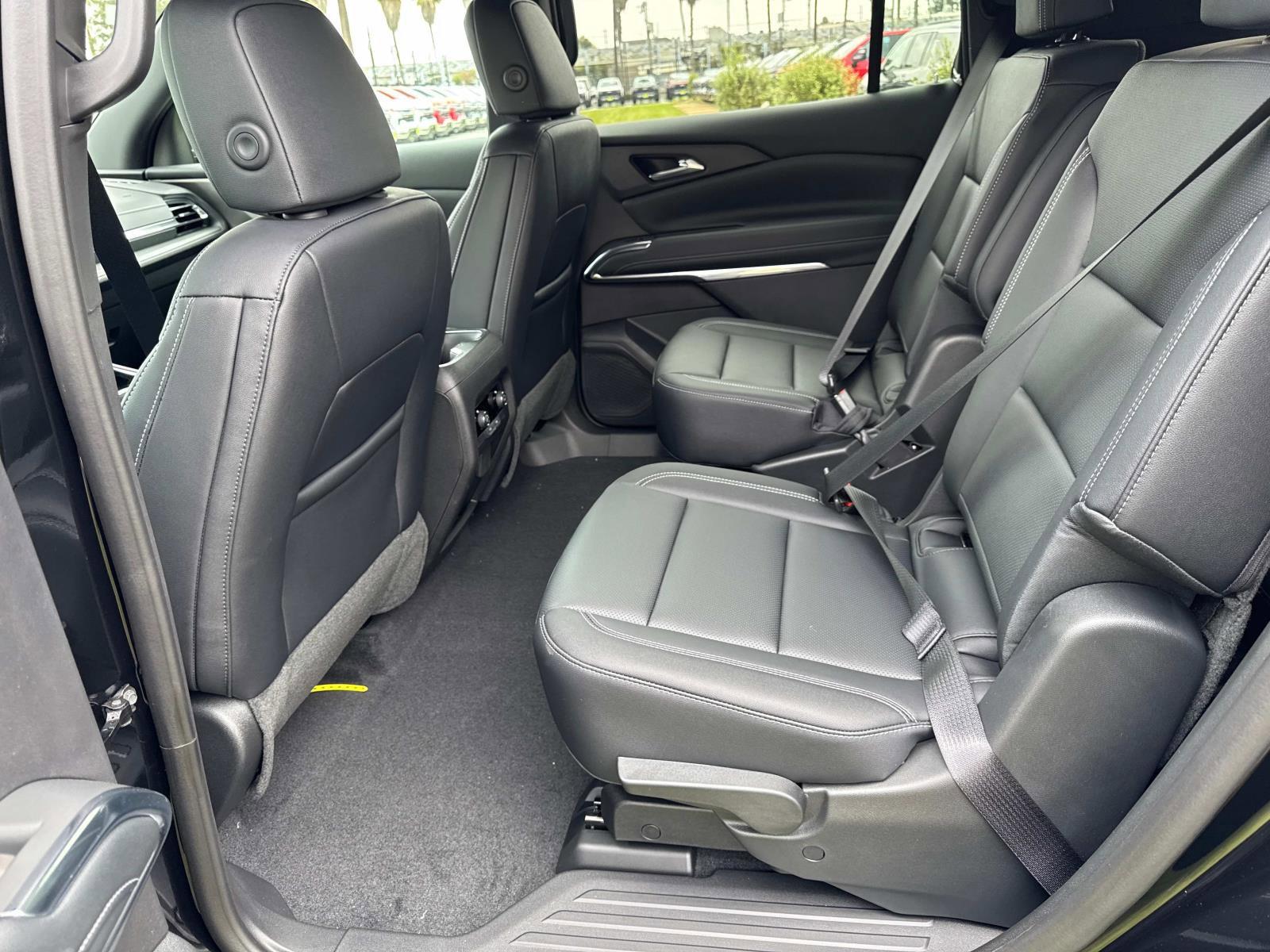 2025 Chevrolet Traverse Vehicle Photo in LOS ANGELES, CA 90007-3794