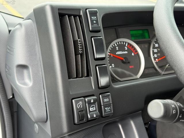 2024 Chevrolet Low Cab Forward 4500 XD Vehicle Photo in COLUMBIA, MO 65203-3903