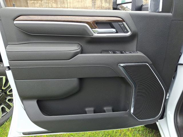 2025 GMC Sierra 2500 HD Vehicle Photo in TREVOSE, PA 19053-4984