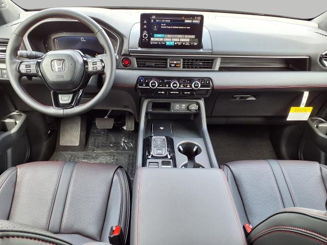 2025 Honda Pilot Vehicle Photo in Oshkosh, WI 54904