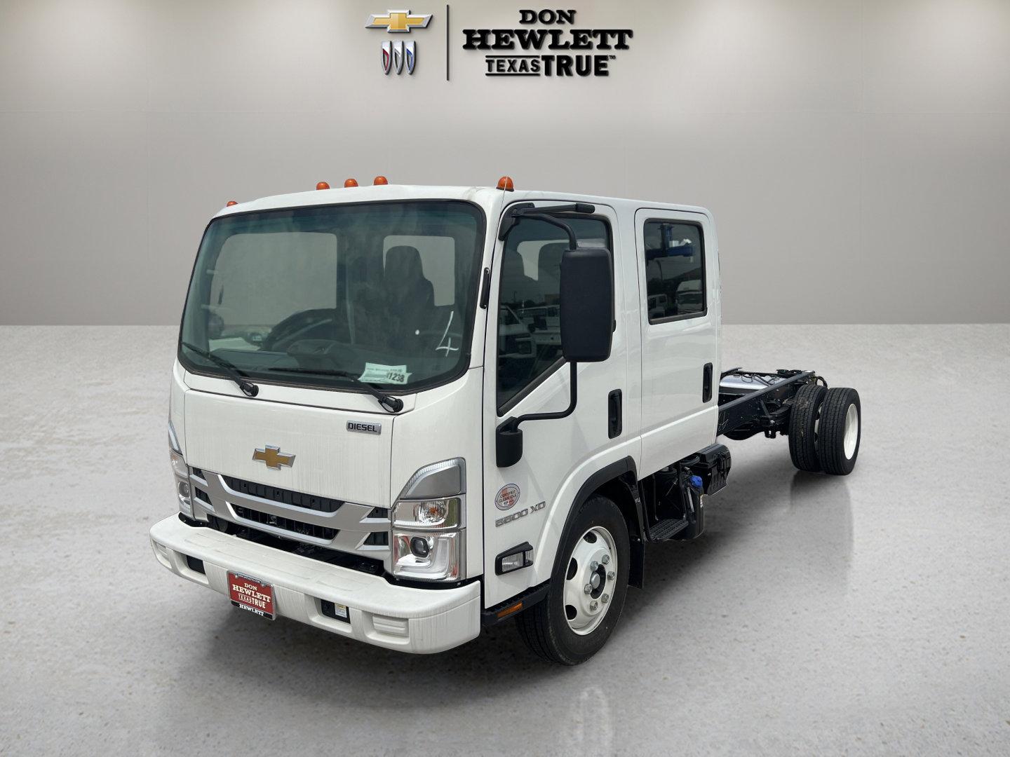 2024 Chevrolet Low Cab Forward 5500 XD Vehicle Photo in GEORGETOWN, TX 78626-7508