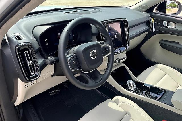 2025 Volvo XC40 Vehicle Photo in Houston, TX 77007