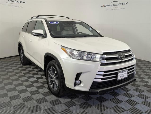 2019 Toyota Highlander Vehicle Photo in ENGLEWOOD, CO 80113-6708