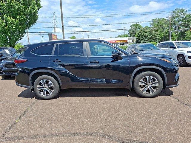 2023 Toyota Highlander Vehicle Photo in Willow Grove, PA 19090