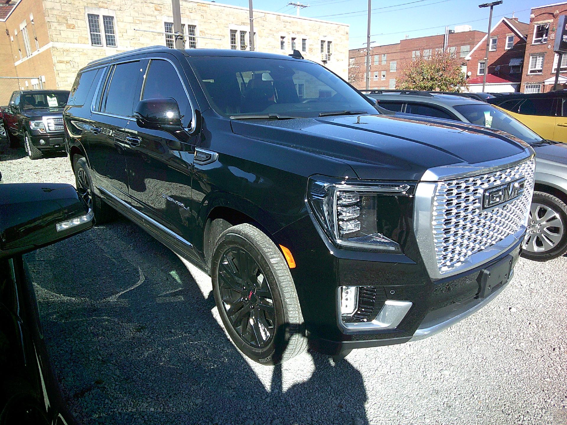 2023 GMC Yukon XL Vehicle Photo in KITTANNING, PA 16201-1536