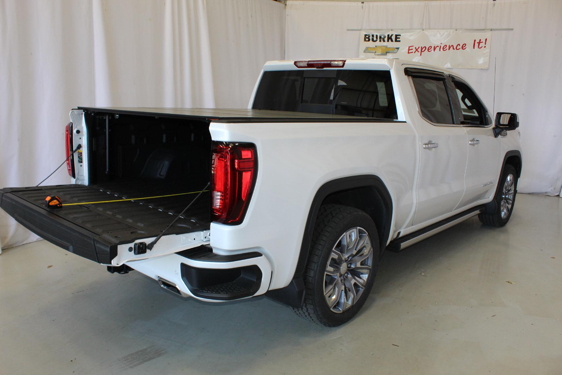 2023 GMC Sierra 1500 Vehicle Photo in NORTHAMPTON, MA 01060-1120