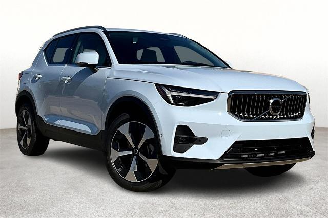 2025 Volvo XC40 Vehicle Photo in Houston, TX 77007