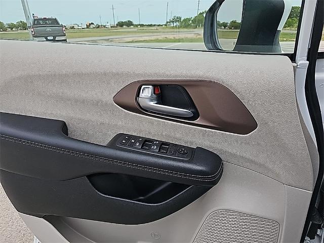 2022 Chrysler Voyager Vehicle Photo in EASTLAND, TX 76448-3020