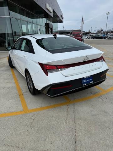 2024 Hyundai ELANTRA Vehicle Photo in Peoria, IL 61615