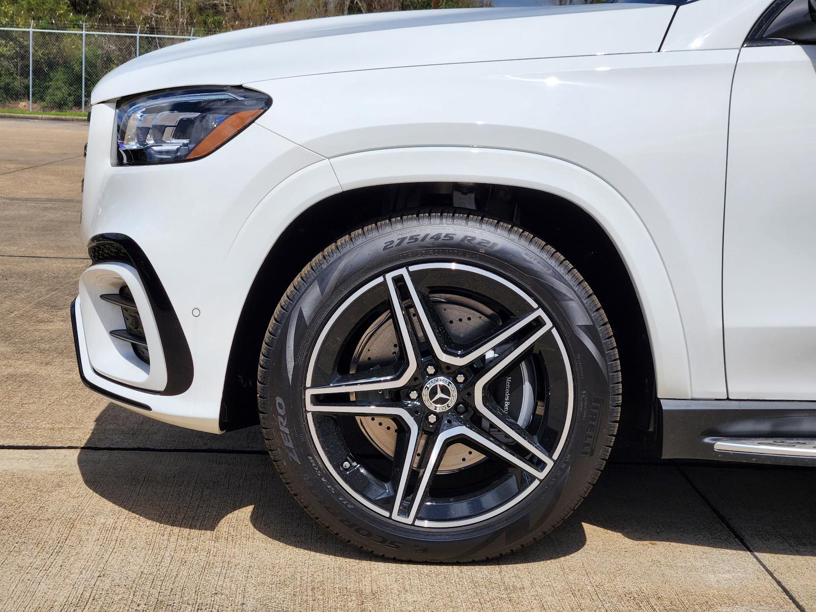 2025 Mercedes-Benz GLS Vehicle Photo in HOUSTON, TX 77079