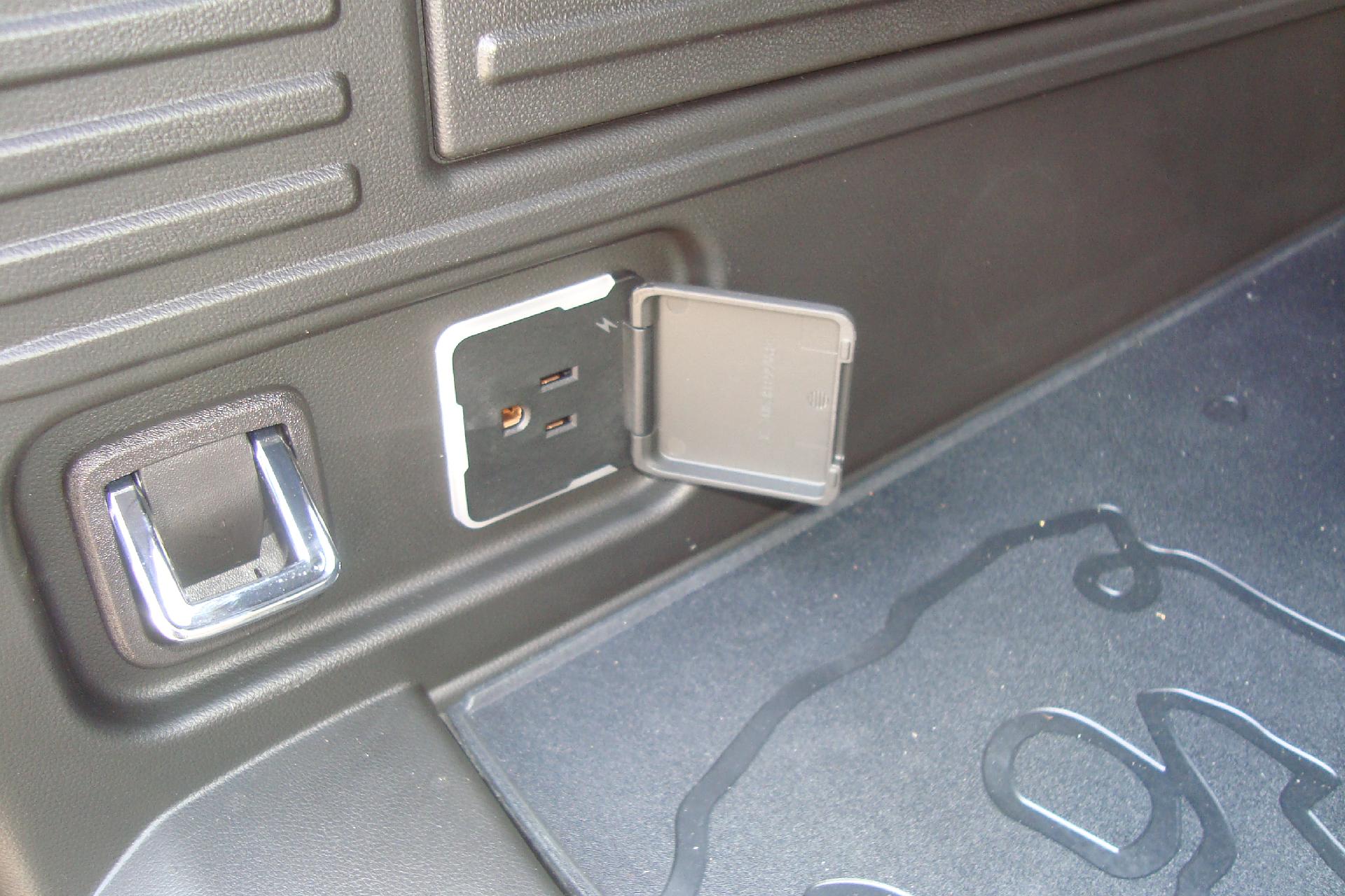 2025 GMC HUMMER EV SUV Vehicle Photo in PORTSMOUTH, NH 03801-4196