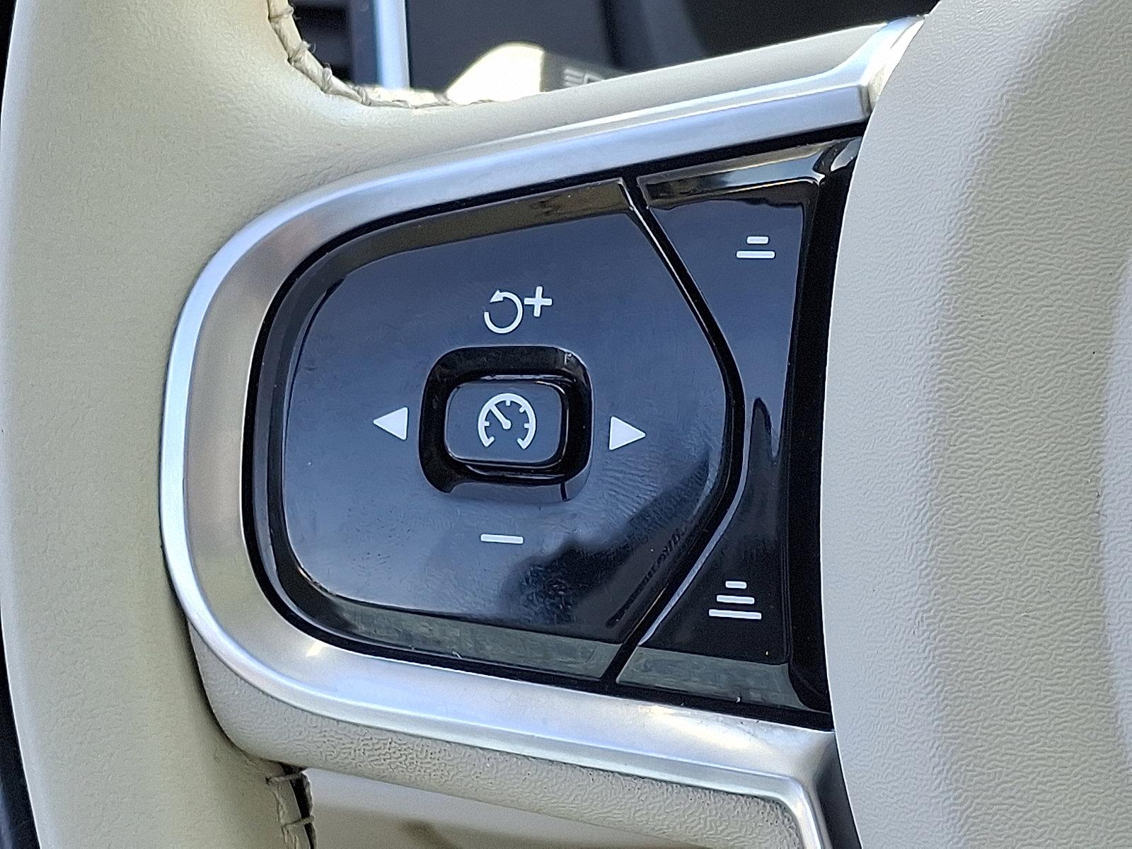 2022 Volvo XC90 Vehicle Photo in Trevose, PA 19053