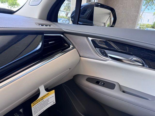 2025 Cadillac XT6 Vehicle Photo in DELRAY BEACH, FL 33483-3294