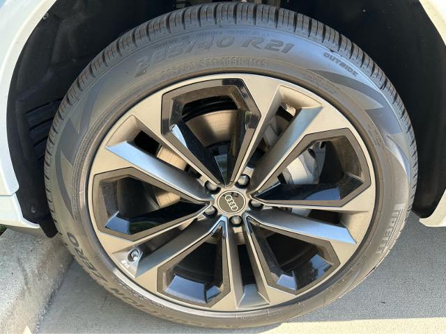 2025 Audi Q7 Vehicle Photo in HOUSTON, TX 77090