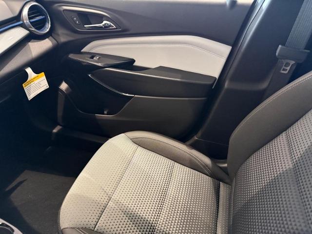 2025 Chevrolet Trax Vehicle Photo in COLUMBIA, MO 65203-3903