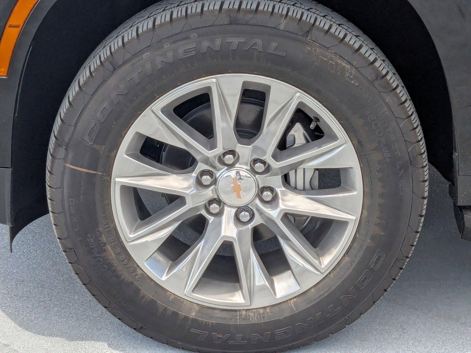 2025 Chevrolet Suburban Vehicle Photo in PEMBROKE PINES, FL 33024-6534
