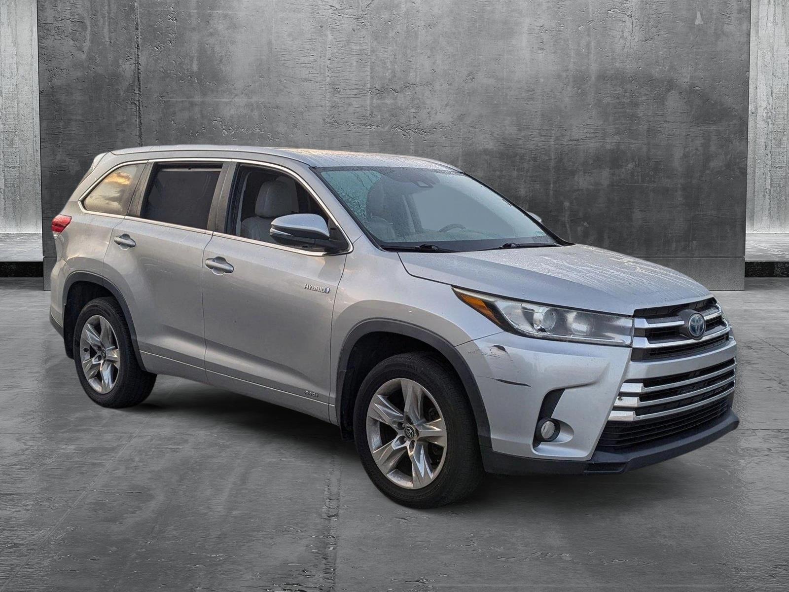 2017 Toyota Highlander Vehicle Photo in PEMBROKE PINES, FL 33024-6534