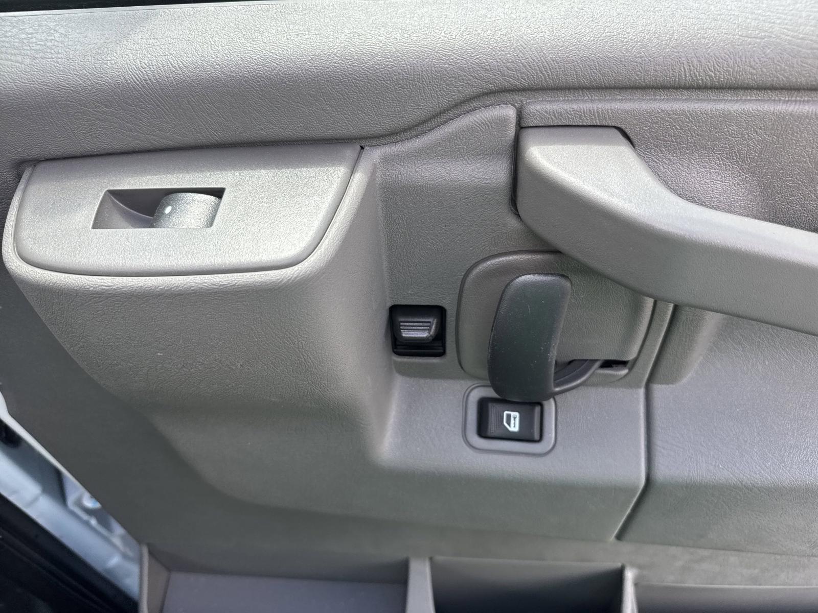 2025 Chevrolet Express Cutaway 3500 Vehicle Photo in GEORGETOWN, TX 78626-7508
