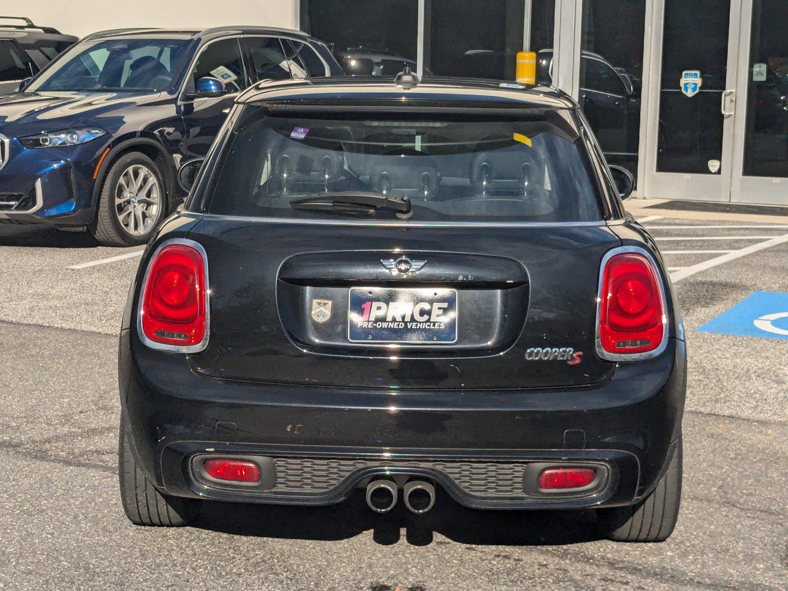 2015 MINI Cooper S Hardtop 4 Door Vehicle Photo in Towson, MD 21204