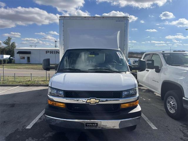 2024 Chevrolet Express Cutaway 3500 Vehicle Photo in ALCOA, TN 37701-3235