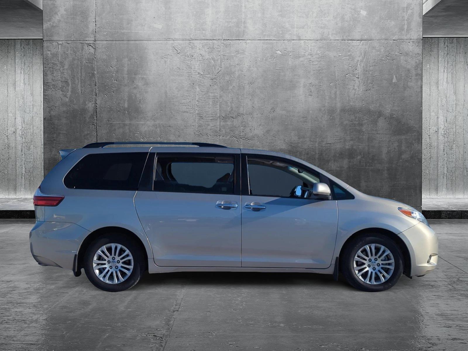 2017 Toyota Sienna Vehicle Photo in Ft. Myers, FL 33907