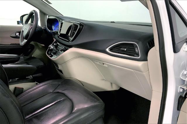 2023 Chrysler Pacifica Vehicle Photo in Lees Summit, MO 64086
