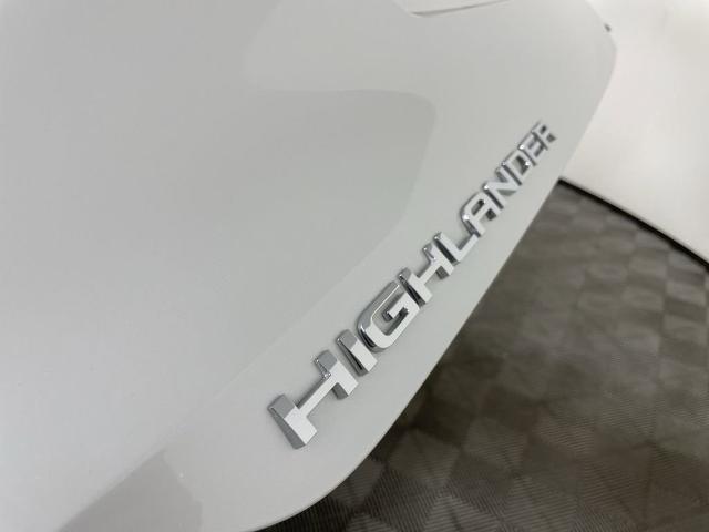 2024 Toyota Highlander Vehicle Photo in GILBERT, AZ 85297-0402