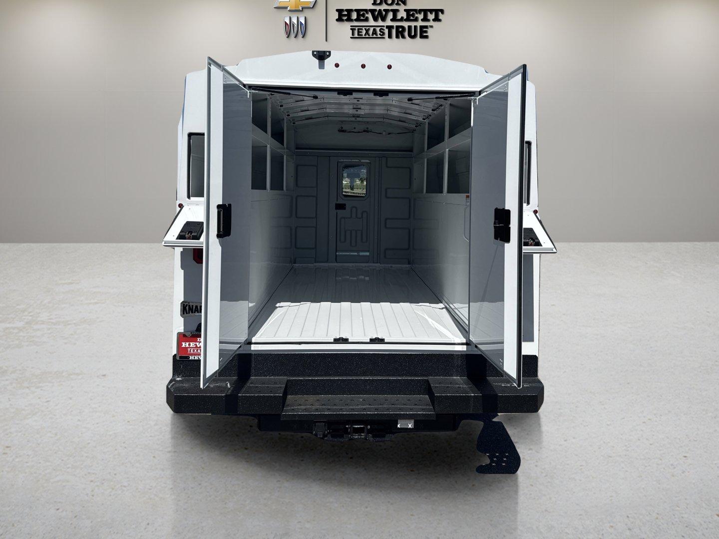 2025 Chevrolet Express Cutaway 3500 Vehicle Photo in GEORGETOWN, TX 78626-7508