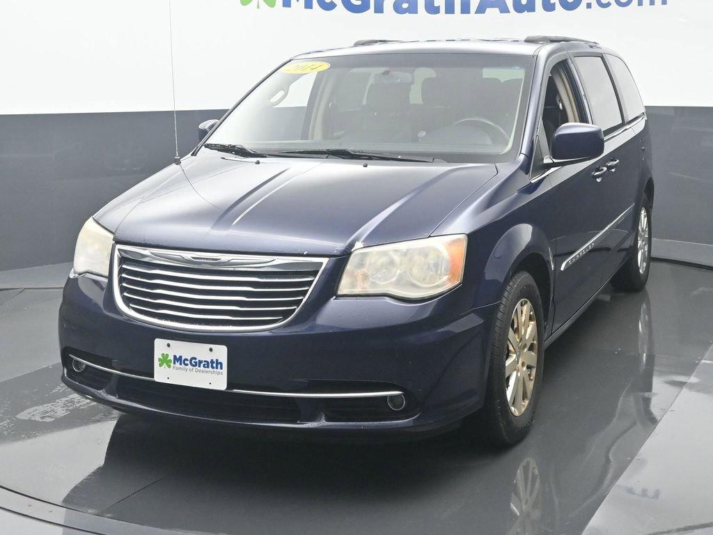 2014 Chrysler Town & Country Vehicle Photo in Cedar Rapids, IA 52402