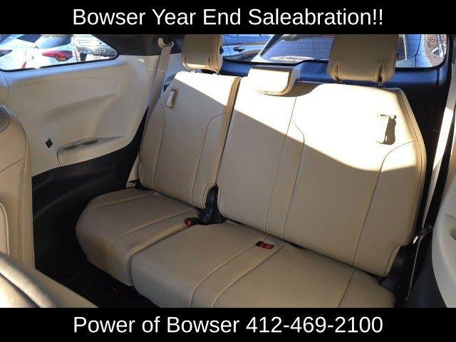 2022 Toyota Sienna Vehicle Photo in Pleasant Hills, PA 15236