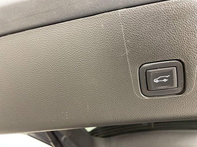 2021 Chevrolet Traverse Vehicle Photo in PHOENIX, AZ 85014-3381