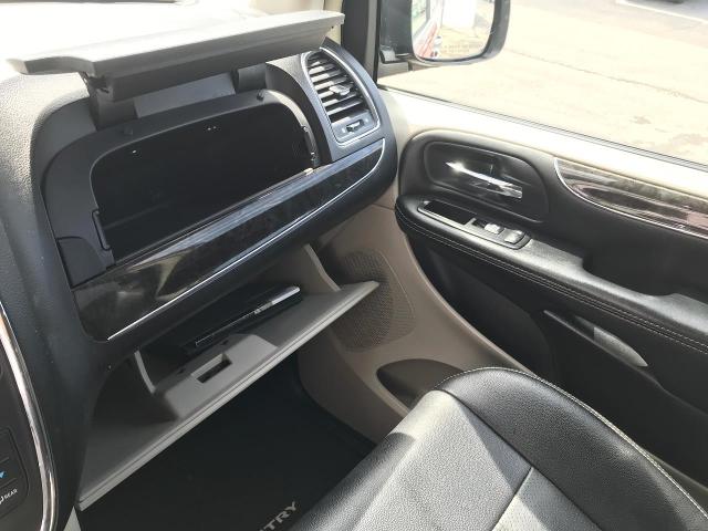 2015 Chrysler Town & Country Vehicle Photo in GREEN BAY, WI 54303-3330