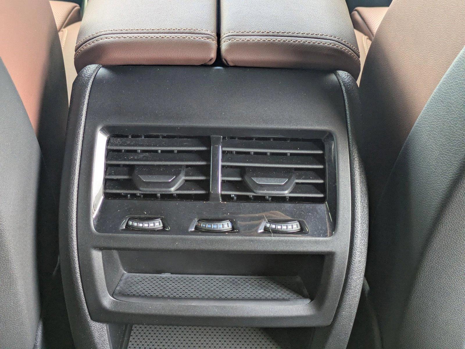 2024 BMW X6 xDrive40i Vehicle Photo in Sarasota, FL 34231