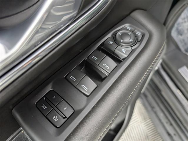 2023 GMC Yukon XL Vehicle Photo in ENGLEWOOD, CO 80113-6708