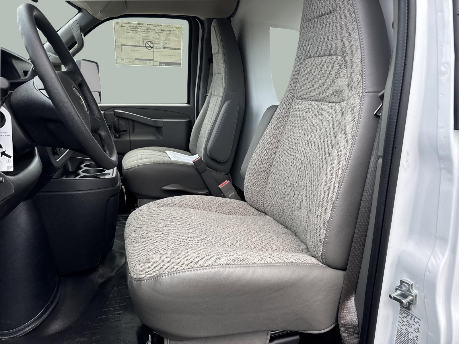 2025 Chevrolet Express Cutaway 4500 Vehicle Photo in GEORGETOWN, TX 78626-7508